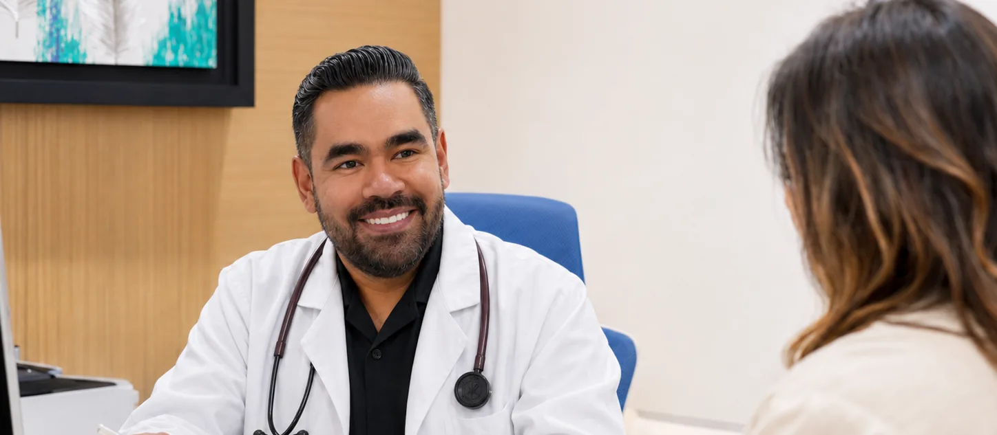 Aplicación de pruebas cutáneas de alergia en el antebrazo